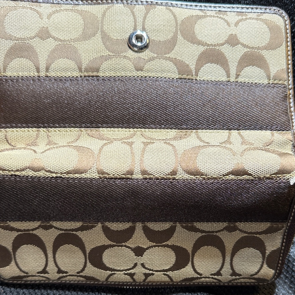 Coach monogram  Brown and Tan bifold Zip Wallet - Picture 10 of 16